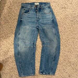 We The Free Barrel Jeans Light Wash Size 24 Like New!